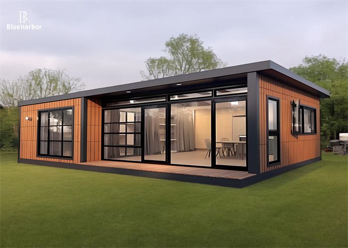 2-4 osoby Prefab Camp House z imitacją drewna zewnętrznego i podłogi do sufitu okna
